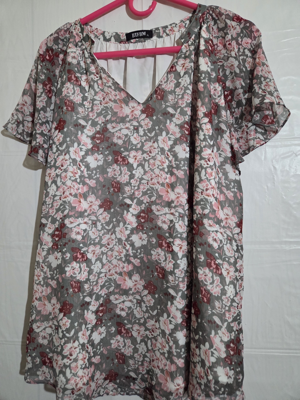 BTFBM Pink Floral V-Neck Flutter Sleeve Blouse in Gray